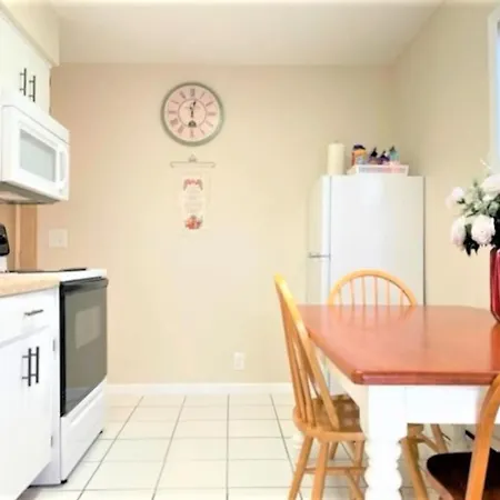 Villa Pontiac - Secluded Backyard, Pet Friendly